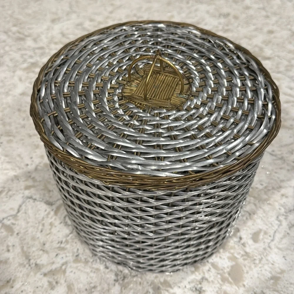 VINTAGE~MCM~INTRICATELY WOVEN~METAL~LIDDED BASKET~SILVER & BRASS TONES~G2MC**